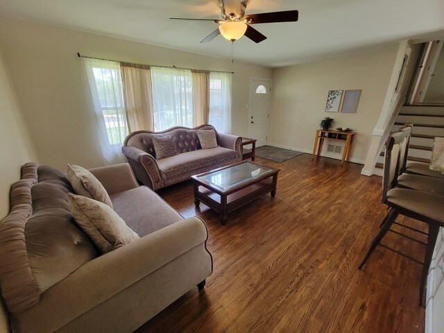 Foto del edificio - 1068 Sycamore Ln
