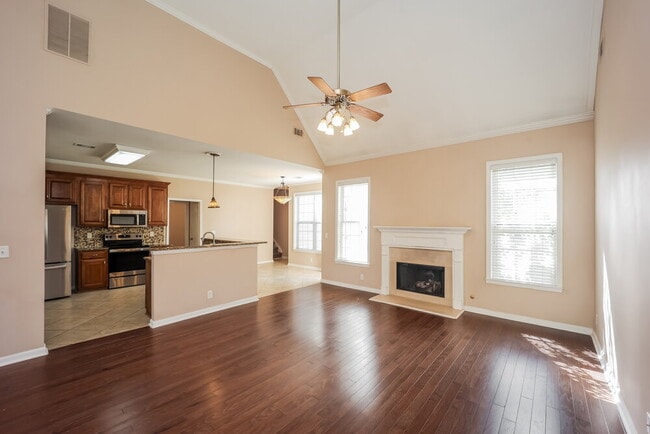 Building Photo - 84 Columns Way