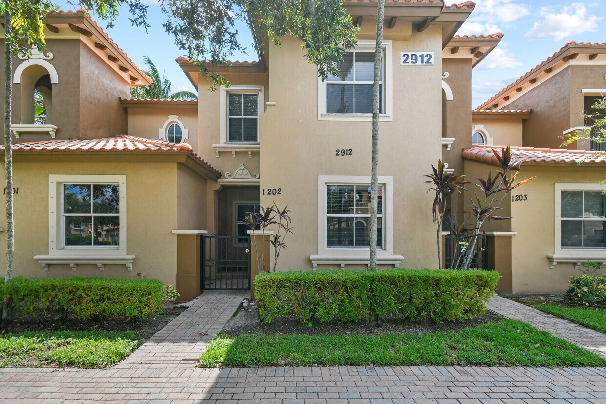Foto principal - 2912 Hidden Hills Rd