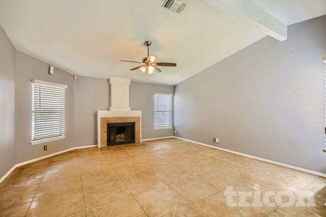 Foto del edificio - 6934 Sunshine Tree Dr