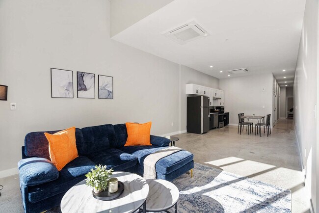 Building Photo - 205 W 4th St