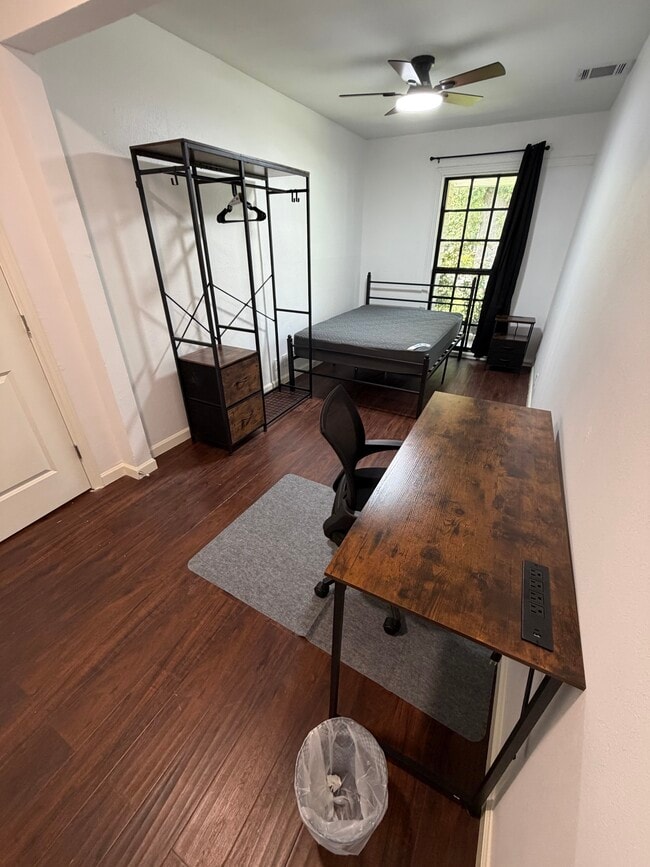 Room 2 - 3439 Wentworth St