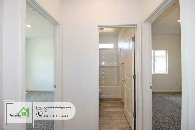 Building Photo - 2839 Hopkins Ave