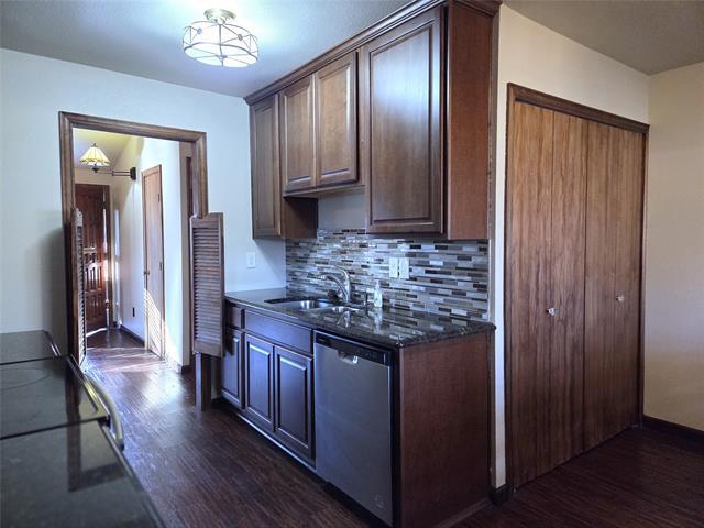 Building Photo - 802 Greenhaven Dr