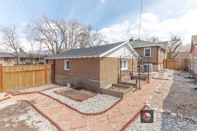 Building Photo - 195 N 100 W