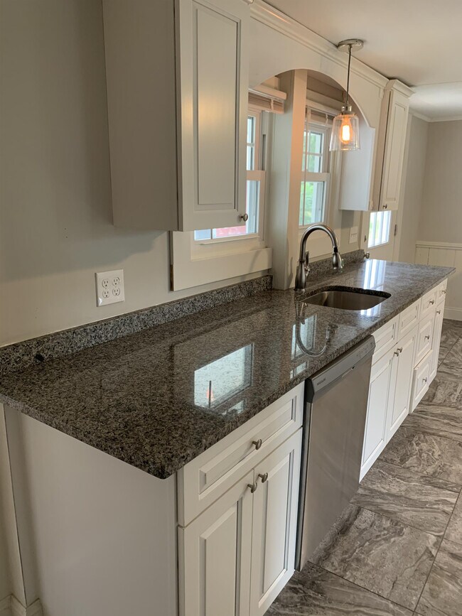 39 Middle St, Hadley, MA 01035 Condo for Rent in Hadley, MA