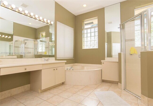 Foto del edificio - Eagle Watch Lane, Weston, FL 33327 - 5 BR 3.5 BA Single-Family Home