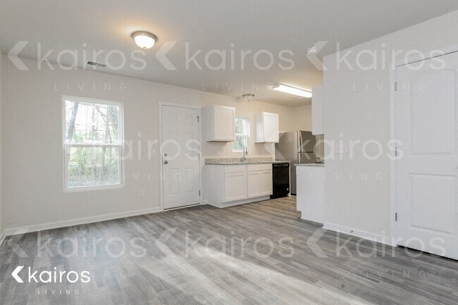 Building Photo - 945 Clayton Ct