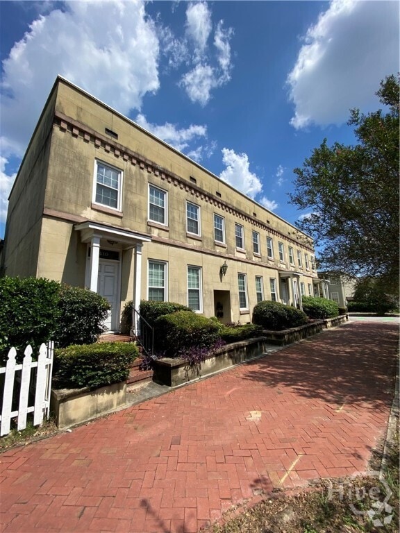 Building Photo - 410 E Hall St