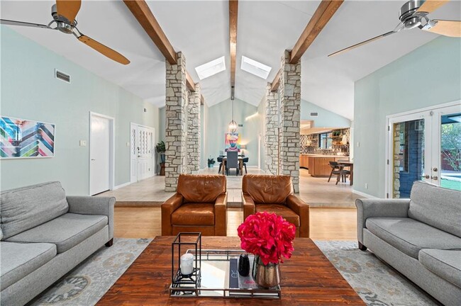 Building Photo - 10231 Pinehurst Dr