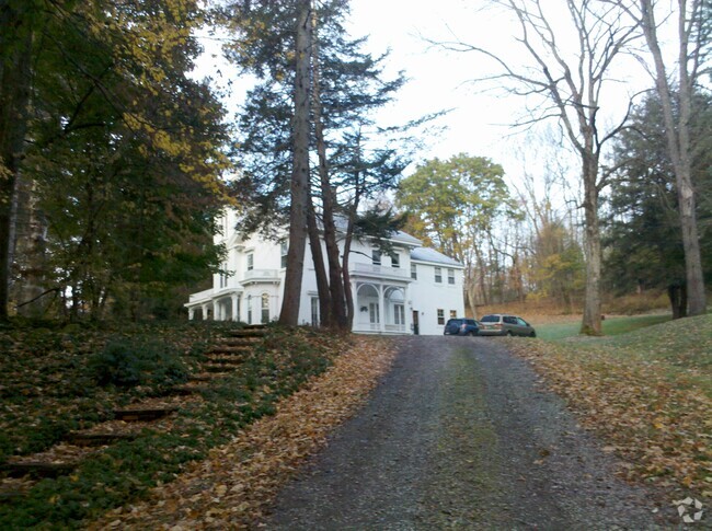 driveway and parking - 3 Cherry Hl