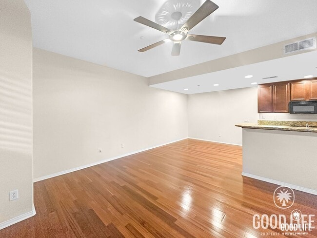 Foto del edificio - Gorgeous 2 Bed/2 Bath Condo in a Quiet, Charming Community