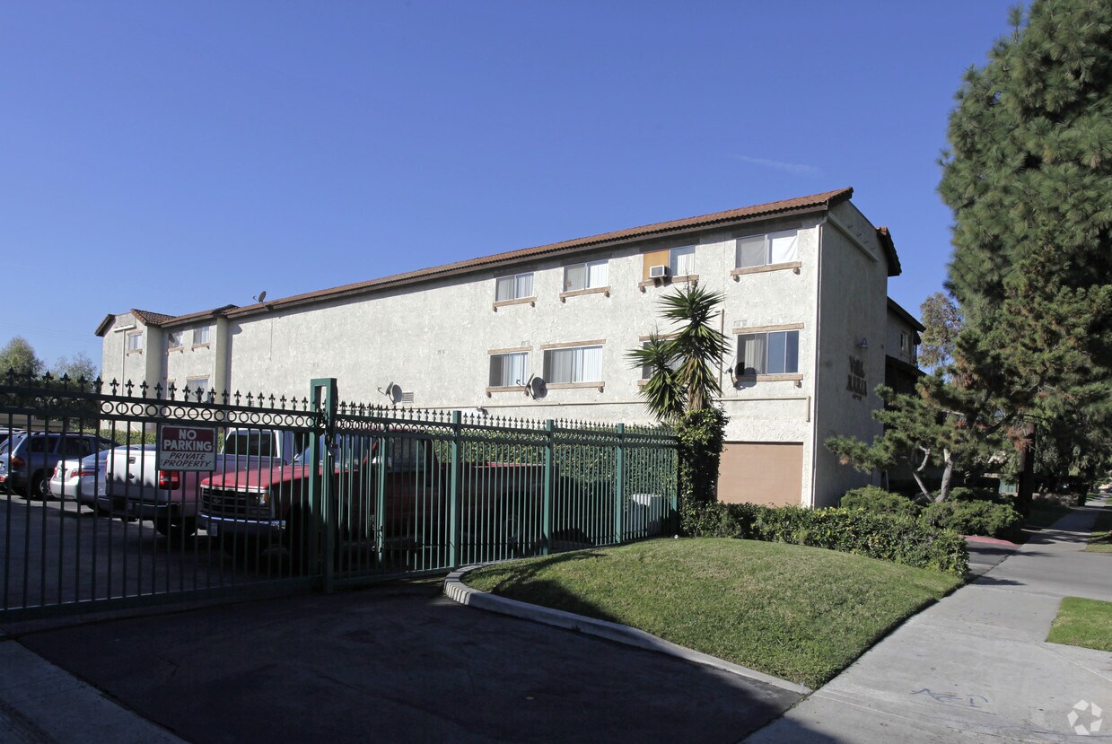 Building Photo - 8208 California St