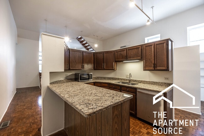 Building Photo - 2059 N Clifton Ave