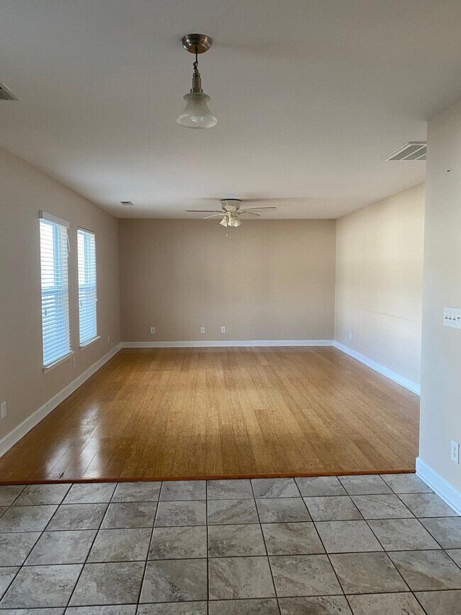 Sala de estar - 765 Dragonfly Dr