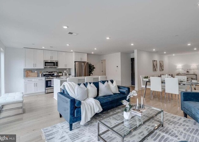 Photo - 1318 N Franklin St Apartment