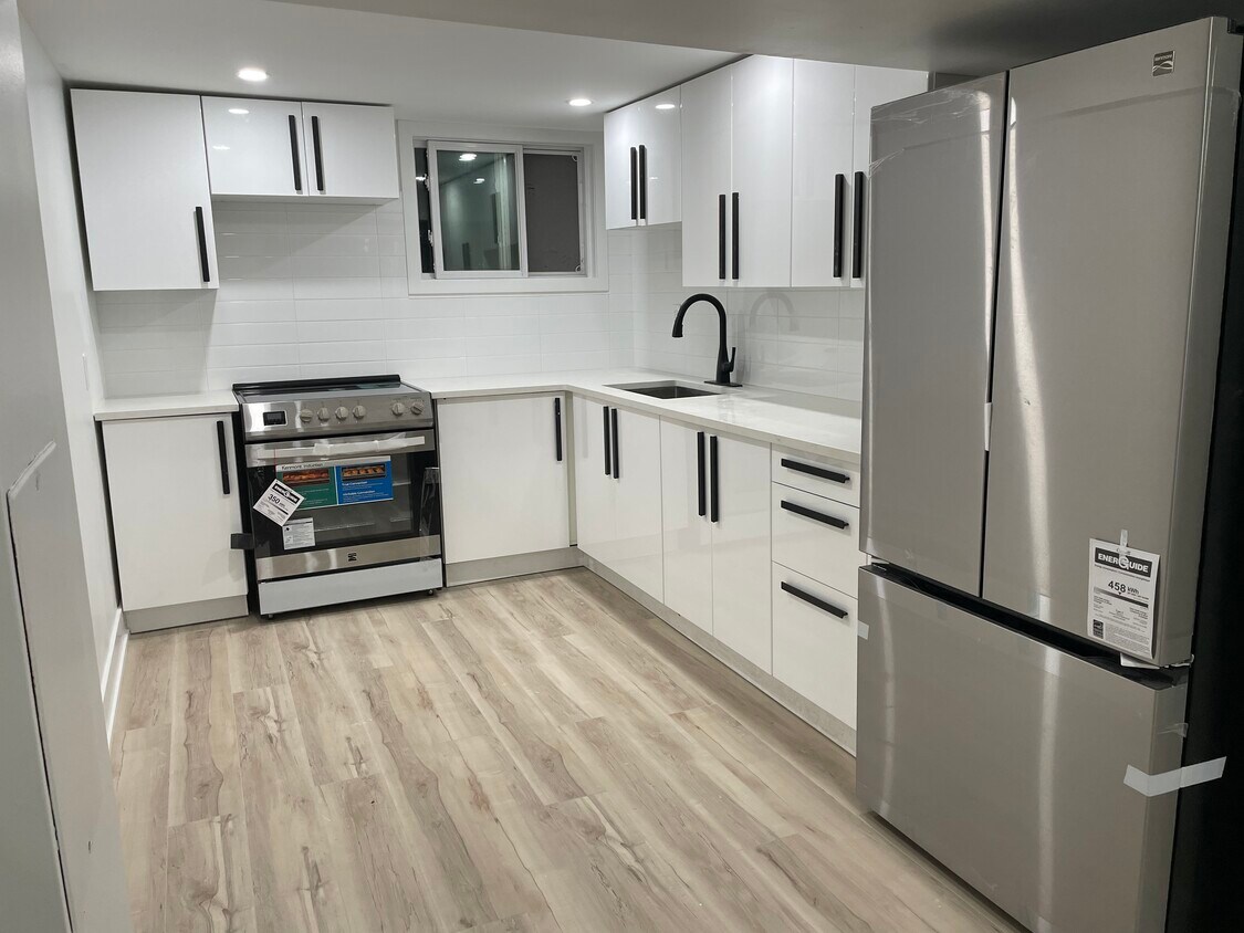 Kitchen - 325 Lacasse Av