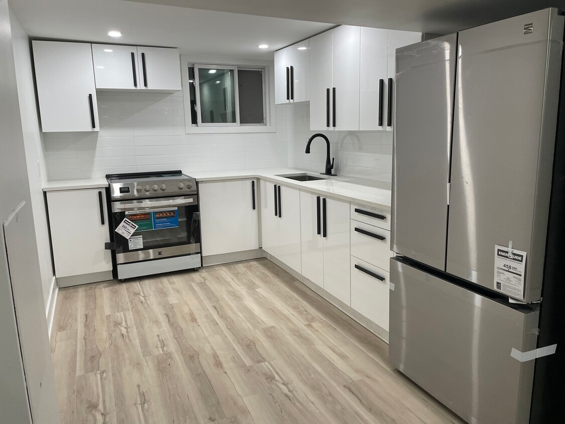 Kitchen - 325 Lacasse Av