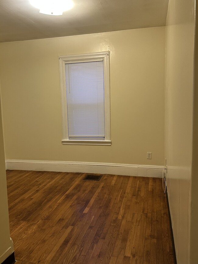 Building Photo - 19 Rockwell St