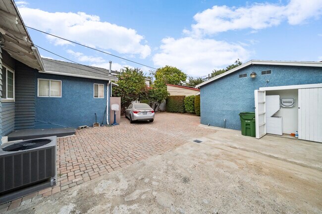 Foto del edificio - 1259 W 35th St