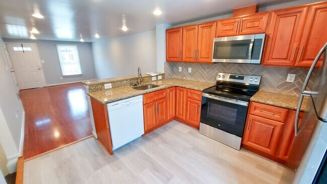 Foto del edificio - Beautifully Renovated 3 Bed, 3.5 Bath Town...