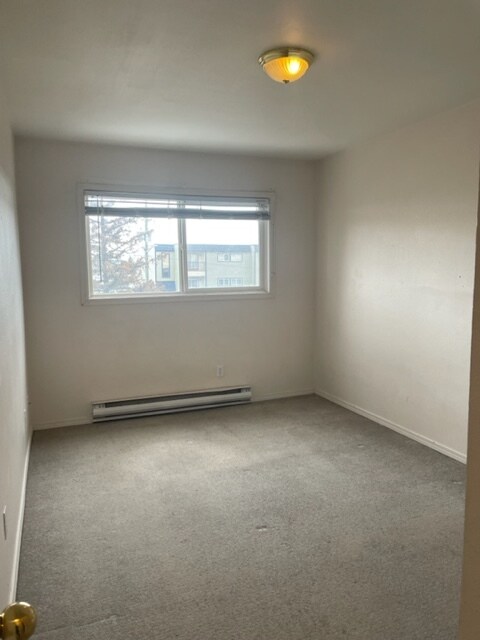 Building Photo - 9004-9086 86 St