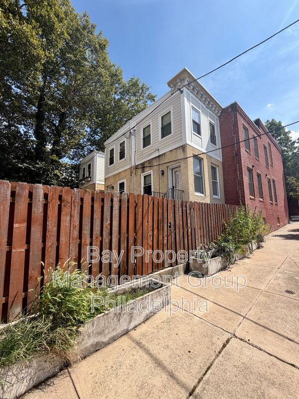 Foto del edificio - 3847 Spring Garden St