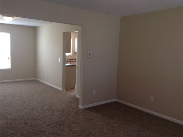 Foto del edificio - 3151 Crestwell Dr
