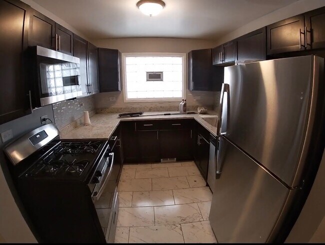 Building Photo - 304 W 51st St