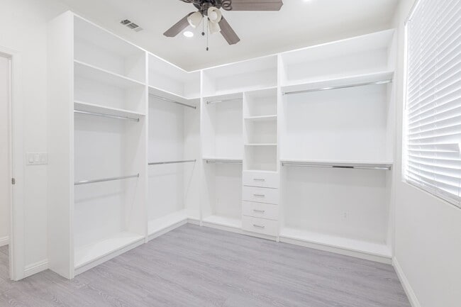 Building Photo - 16220 Retreat Ct