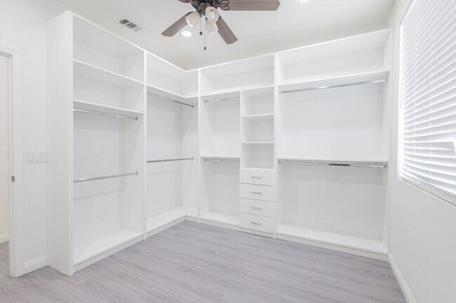 Foto del edificio - 16220 Retreat Ct