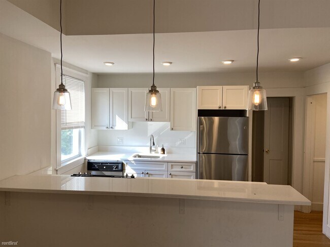 Building Photo - 4 br, 1 bath Duplex - 38 Newton St # 202