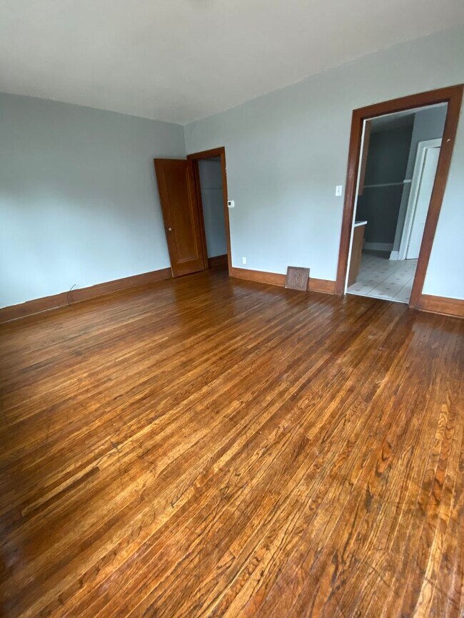 Building Photo - 1 Bedroom Duplex for Rent 216 Pleasant Wat...
