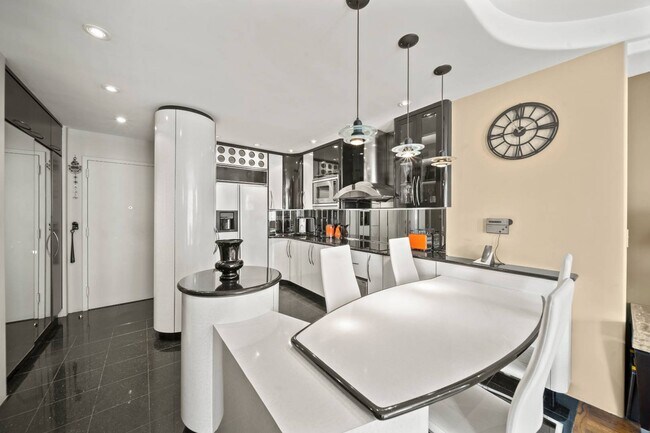 Building Photo - 3111 Ocean Pkwy