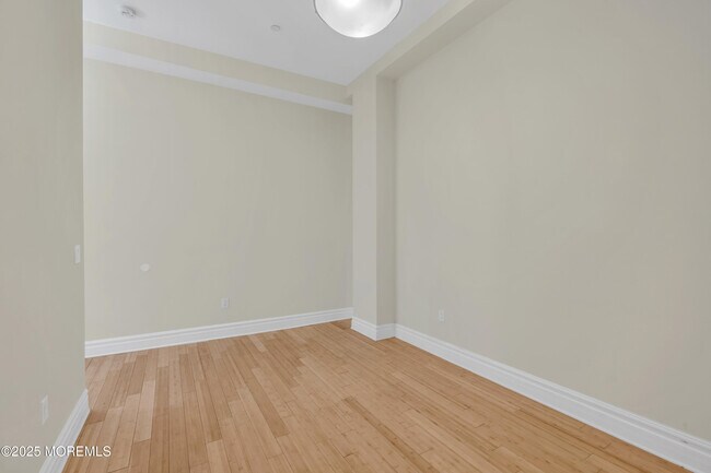 Foto del edificio - 300 Emory St