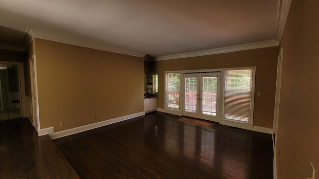 Foto del edificio - Four-Sided Brick Ranch in Johns Creek!