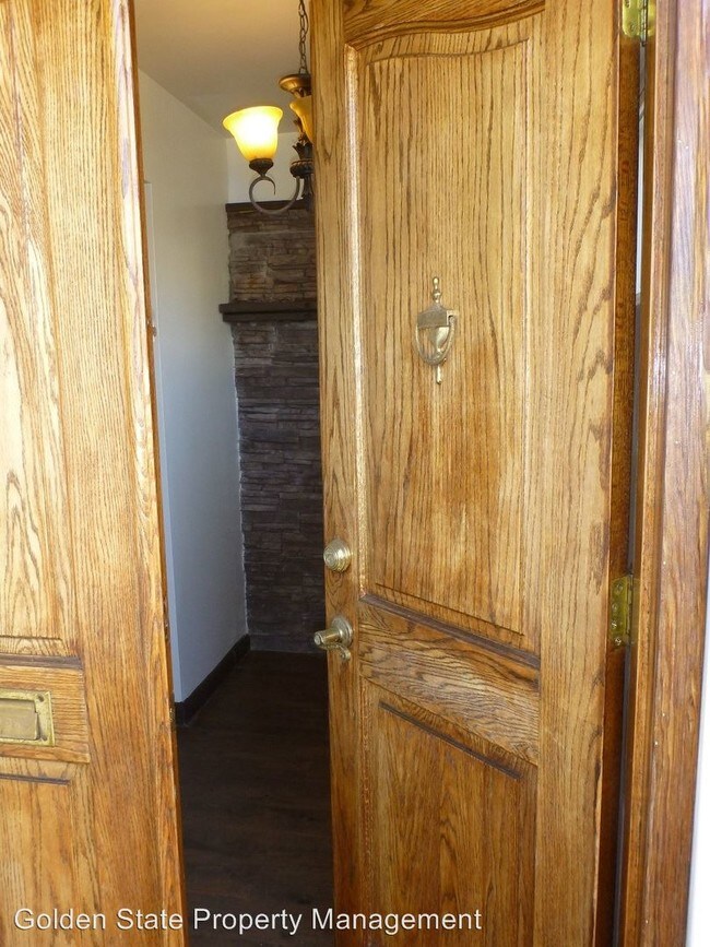 Foto del edificio - 7823 Barton Dr