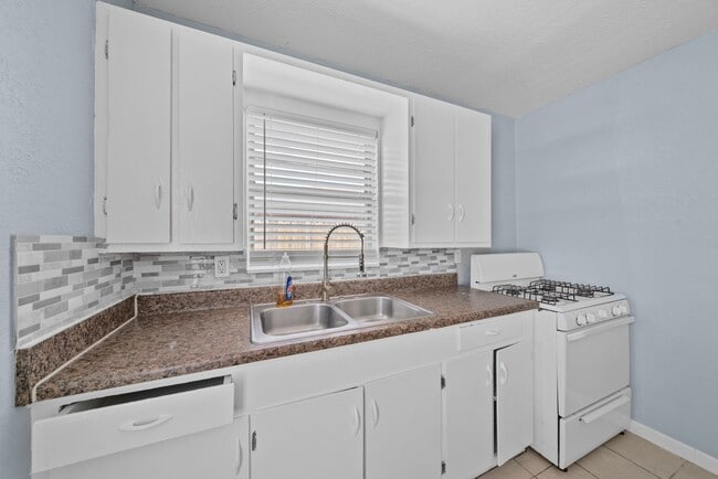 Building Photo - 904 Beverly Ave