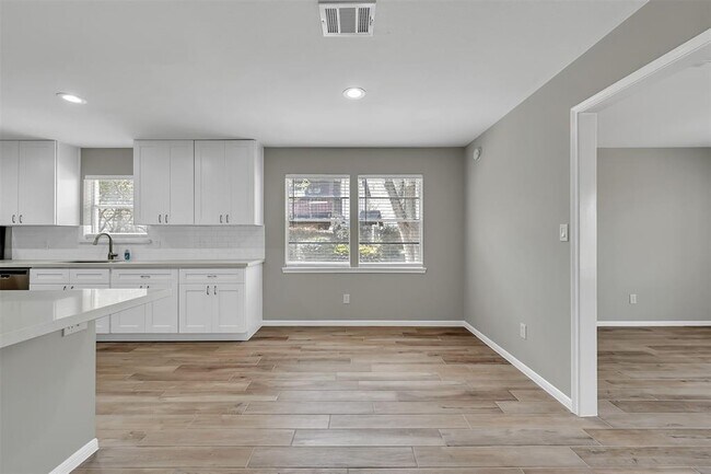 Building Photo - 5611 Moss Glenn Ln