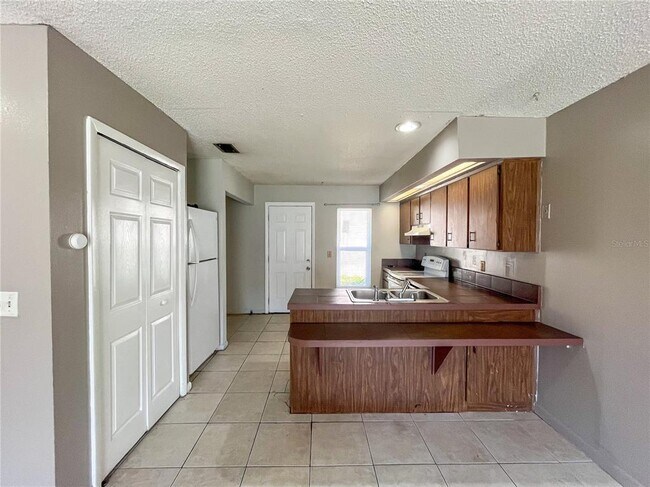 Building Photo - 944 Buccaneer Dr