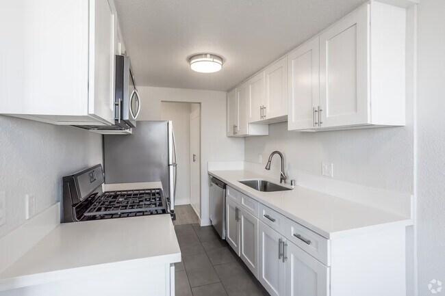 Interior Photo - 6500 Yucca Street