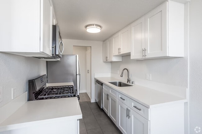 Interior Photo - 6500 Yucca Street