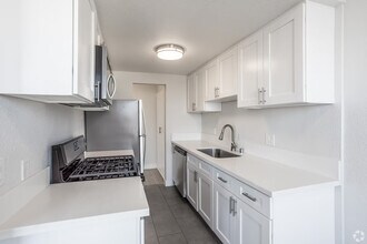 Interior Photo - 6500 Yucca Street