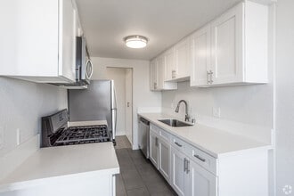 Interior Photo - 6500 Yucca Street