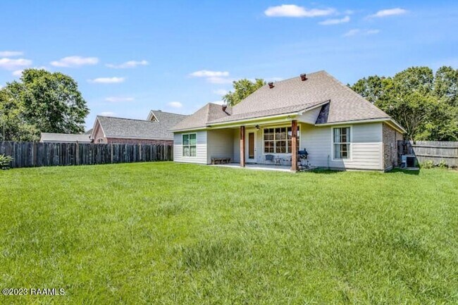 Building Photo - Furnished 3 Bed 2 Bath Home for Rent