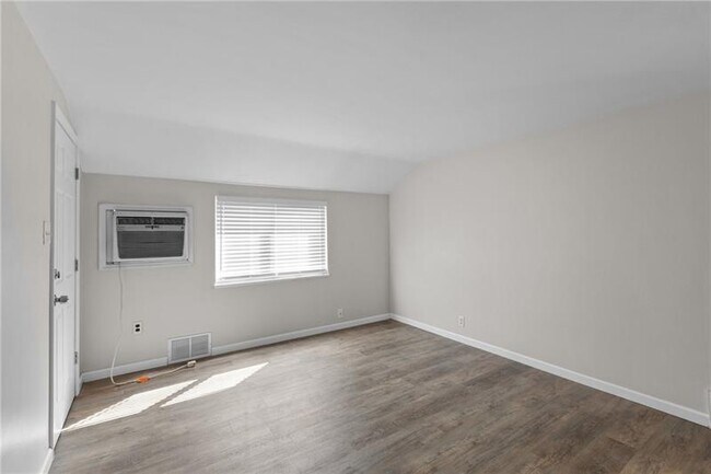 Foto del edificio - 6812 Grand Ave