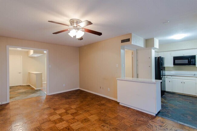 Foto del edificio - 5837 E University Blvd