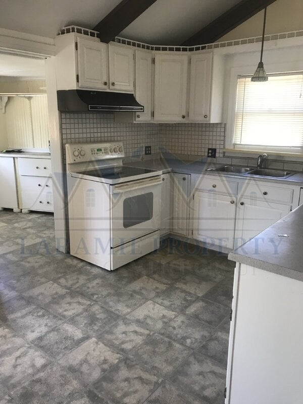 Building Photo - 911 E Steele St