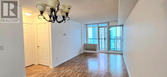 Photo du bâtiment - 5508 Yonge St