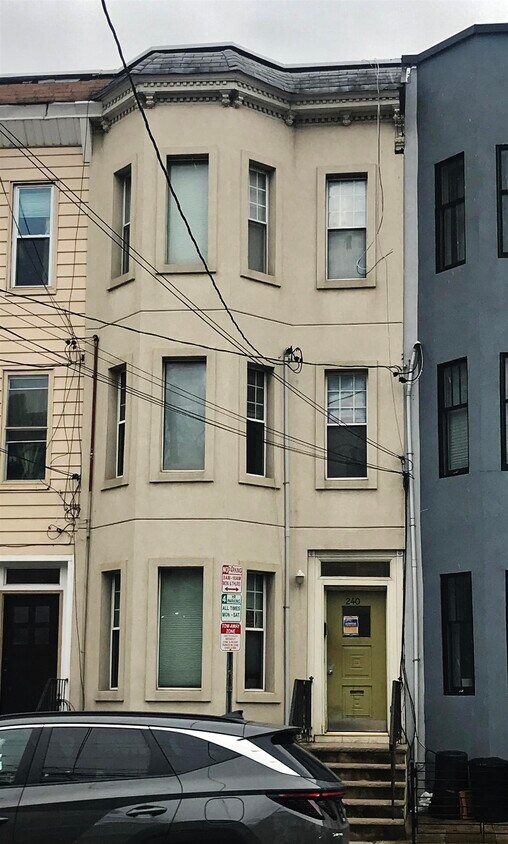 Primary Photo - 240 Palisade Ave